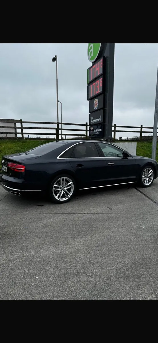 Audi A8 2017 - Image 2