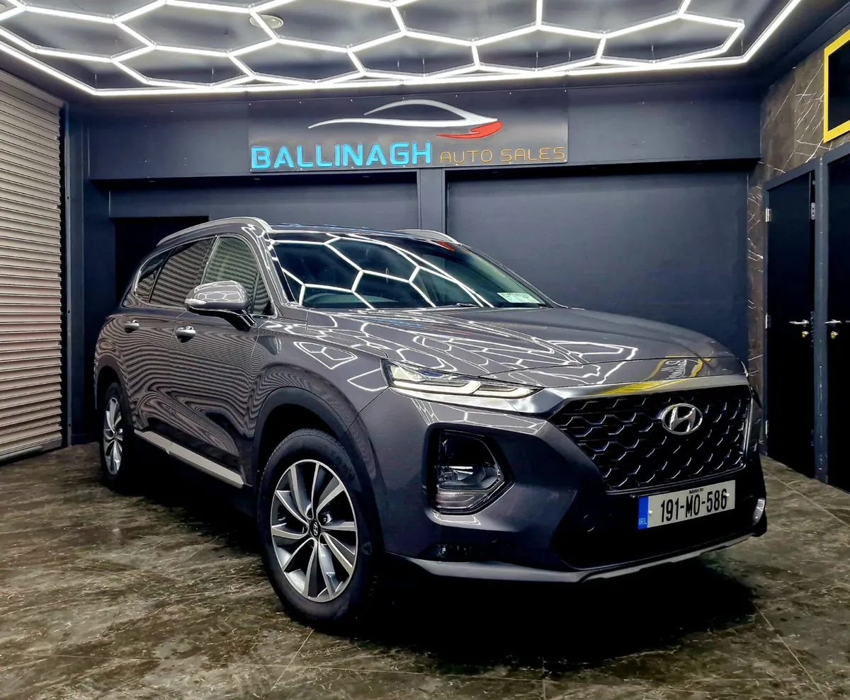 HYUNDAI SANTE FE 7 SEATER 4X4 - Image 1