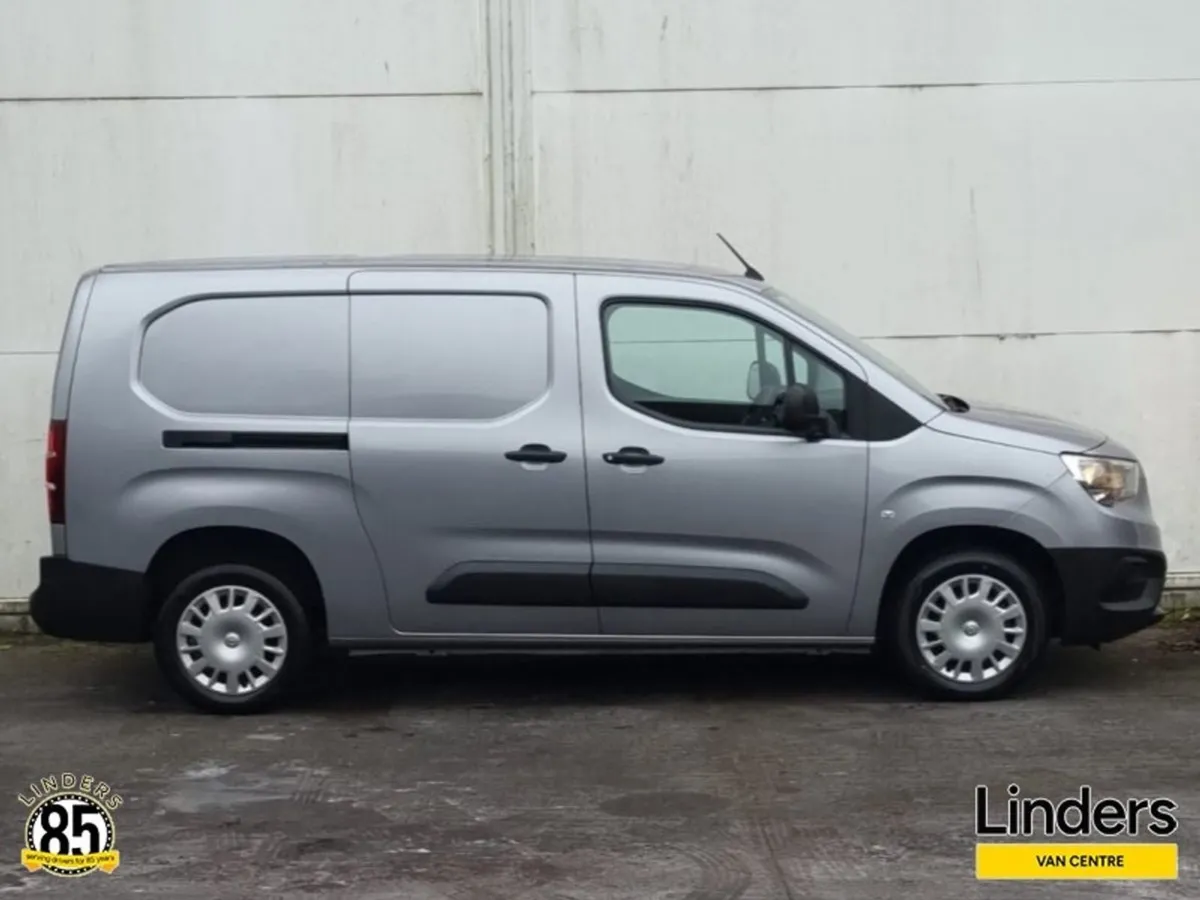 Opel Combo LWB Low KMS 1 Owner - Image 2