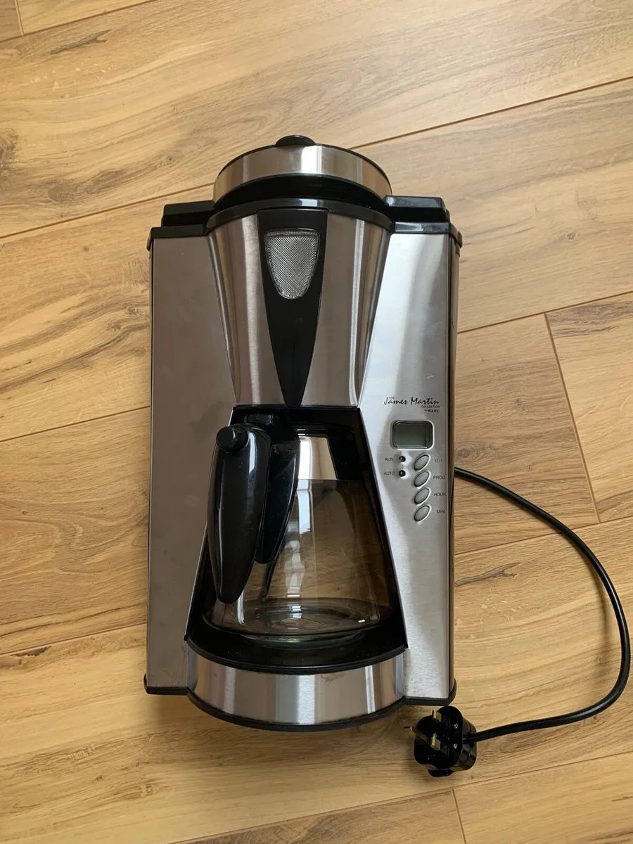 Coffee machine and filters - Image 1