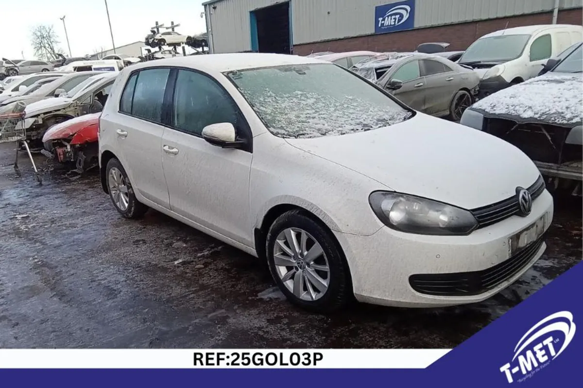 2011 VOLKSWAGEN GOLF BREAKING FOR PARTS - Image 1