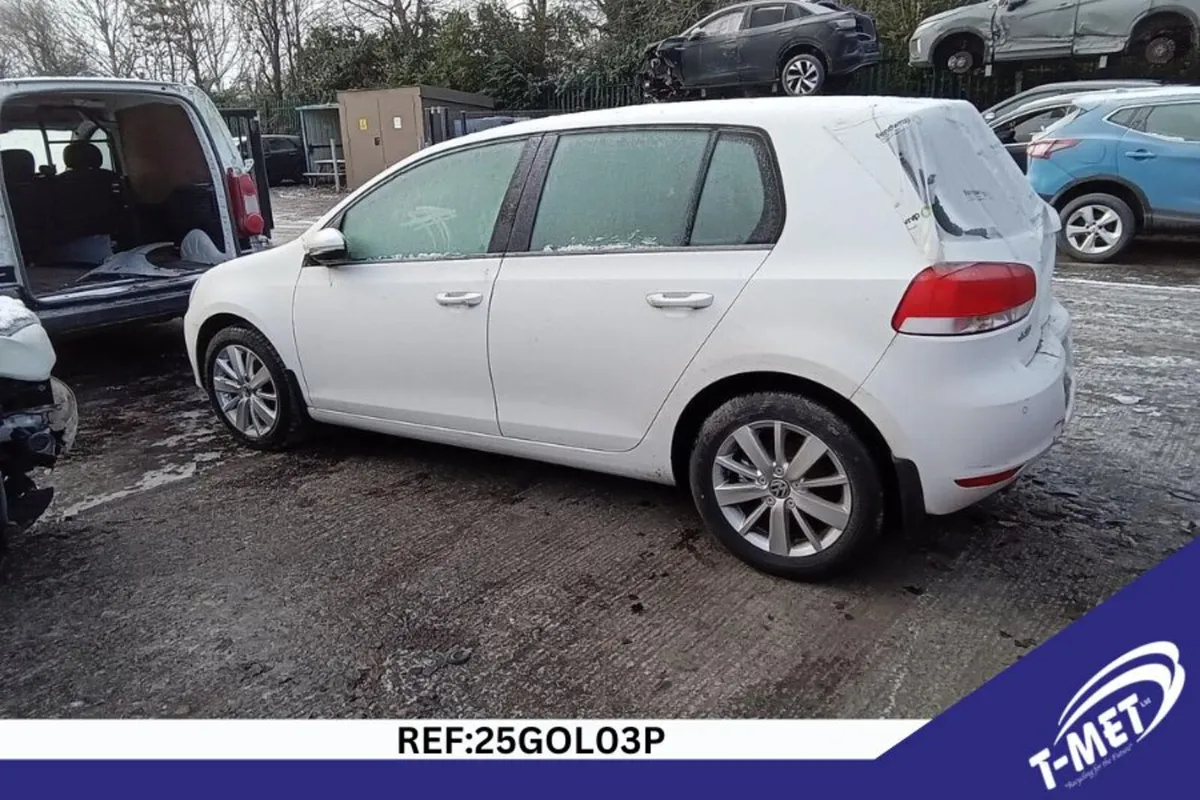 2011 VOLKSWAGEN GOLF BREAKING FOR PARTS - Image 3