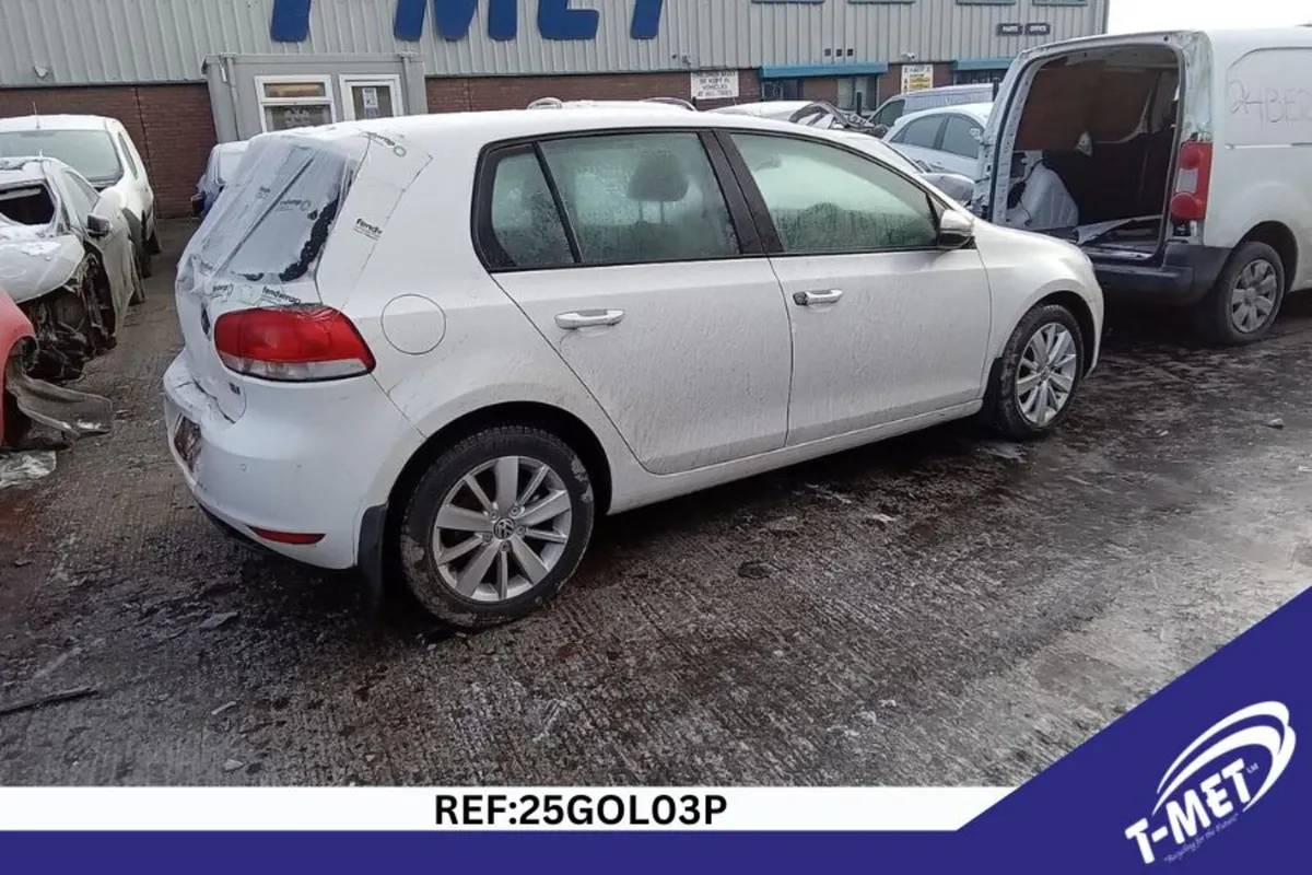 2011 VOLKSWAGEN GOLF BREAKING FOR PARTS - Image 4