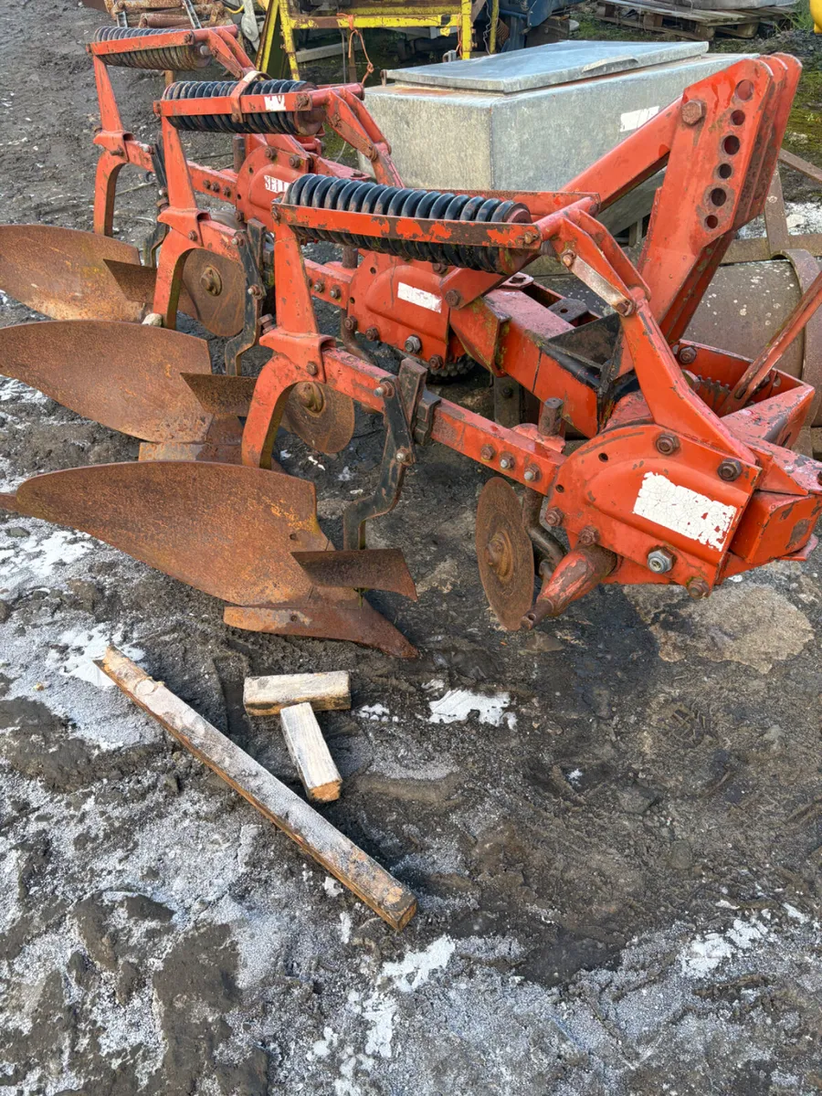 Stellar 3 furrow conventional plough - Image 2