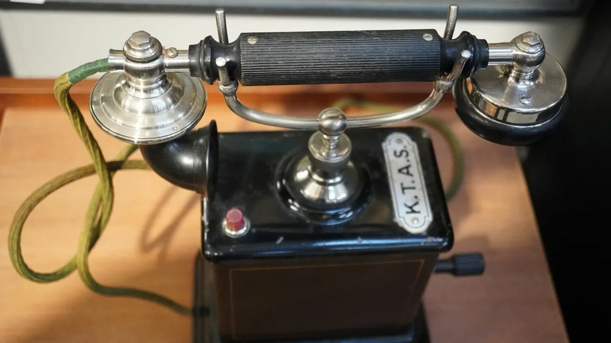 📌Antique KTAS Crank Handle Telephone - Image 3