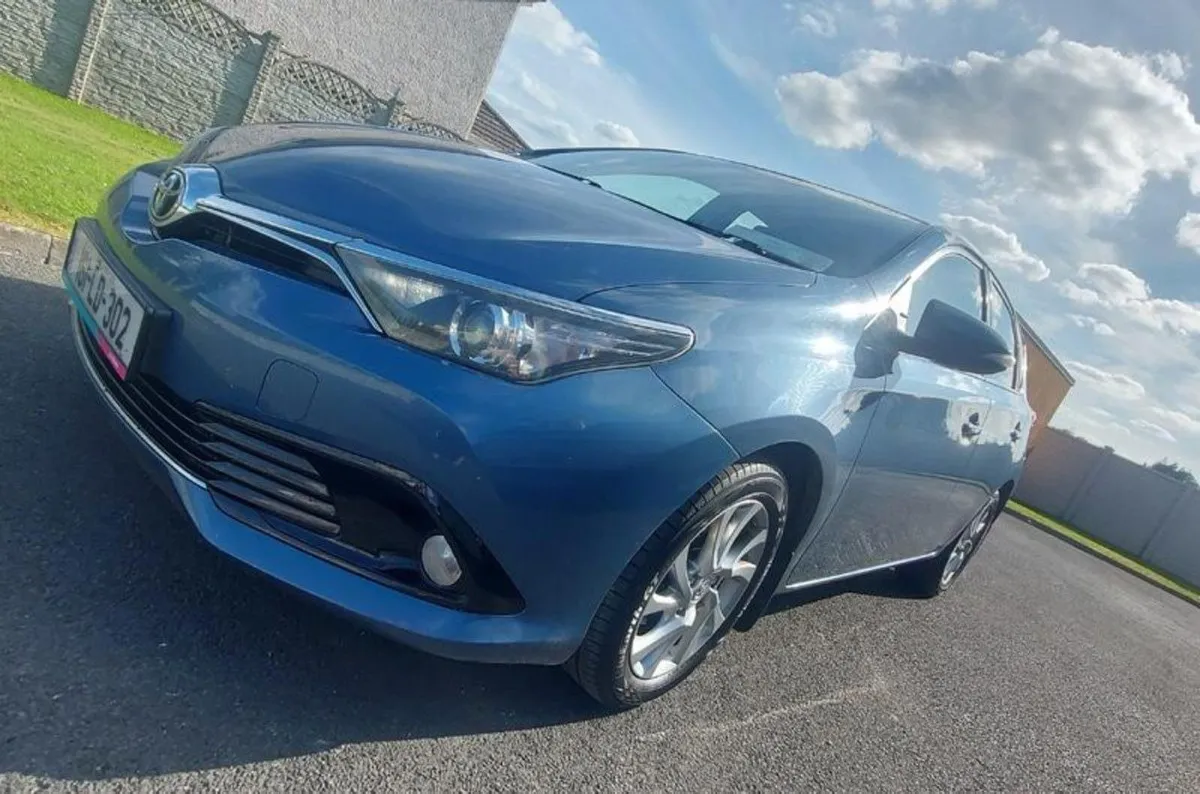 2016 Low Mileage Toyota Auris Luna 1.4 D4D - Image 2
