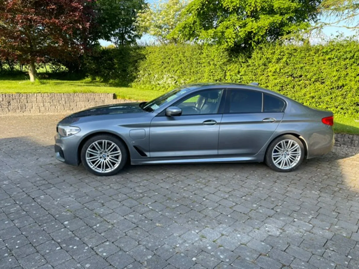 172 BMW 530e M Sport Full Service History - Image 4