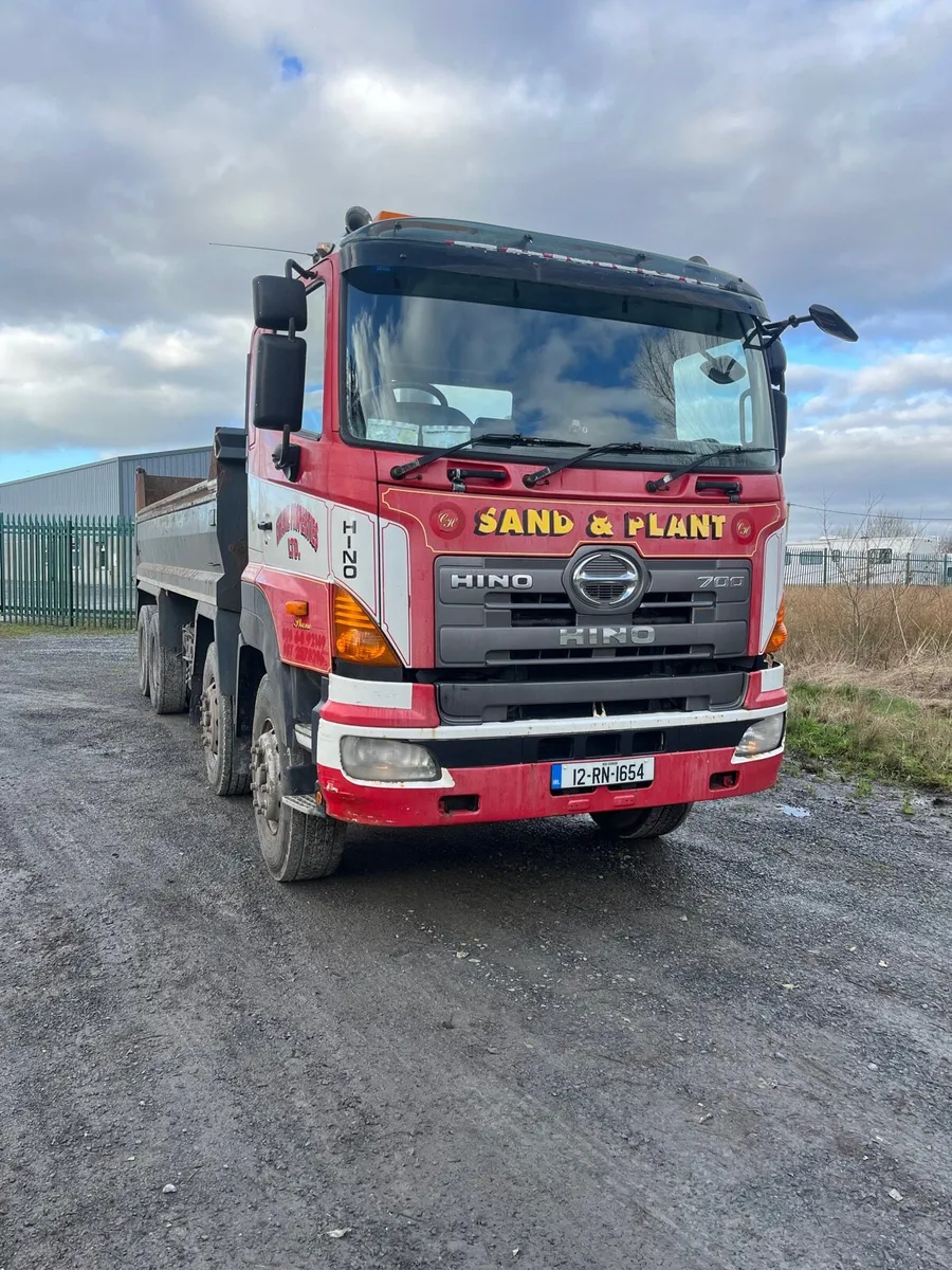 Hino tipper - Image 2