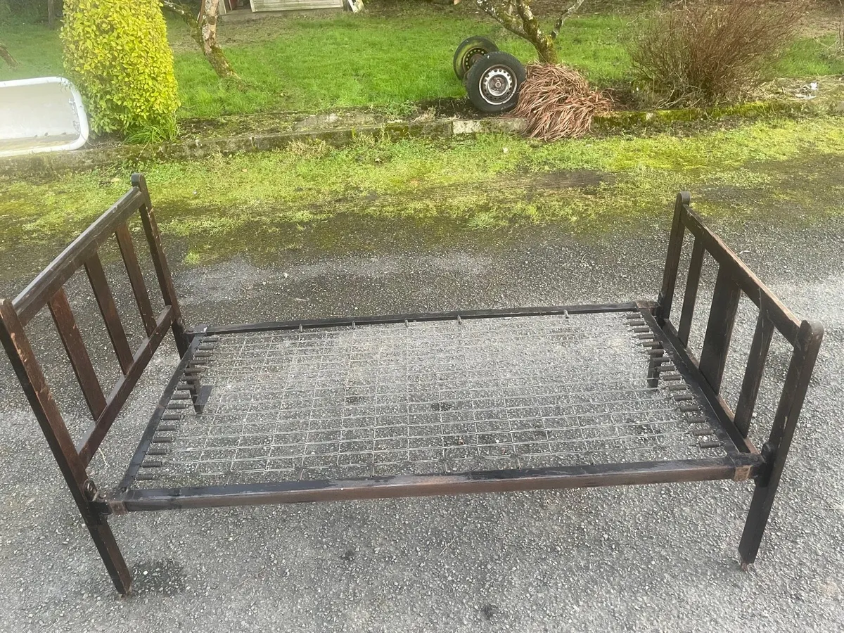 Vintage single bed - Image 2