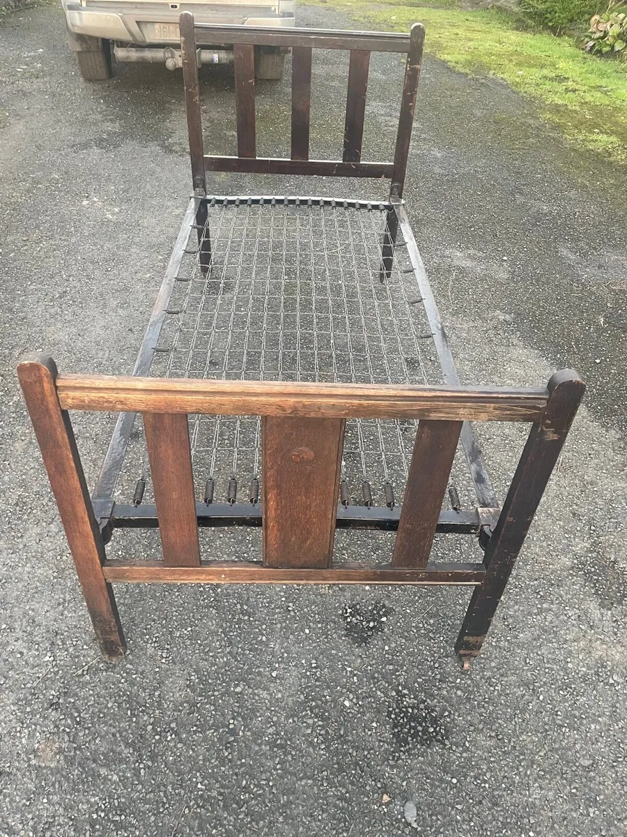 Vintage single bed - Image 1