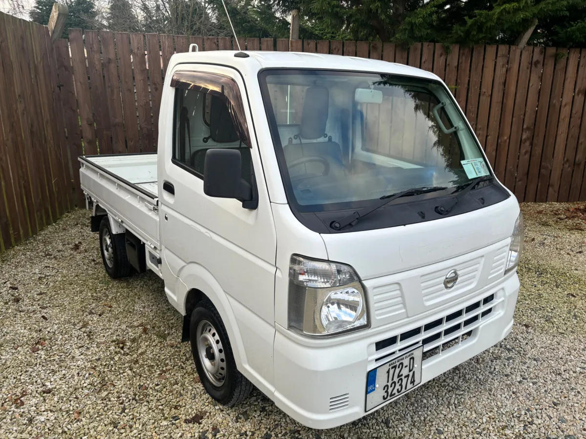 2017 NISSAN NT100 Clipper 4WD  Mini PIckup - Image 1