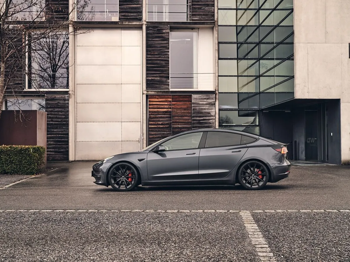 Tesla 3 alloy wheels - Image 4