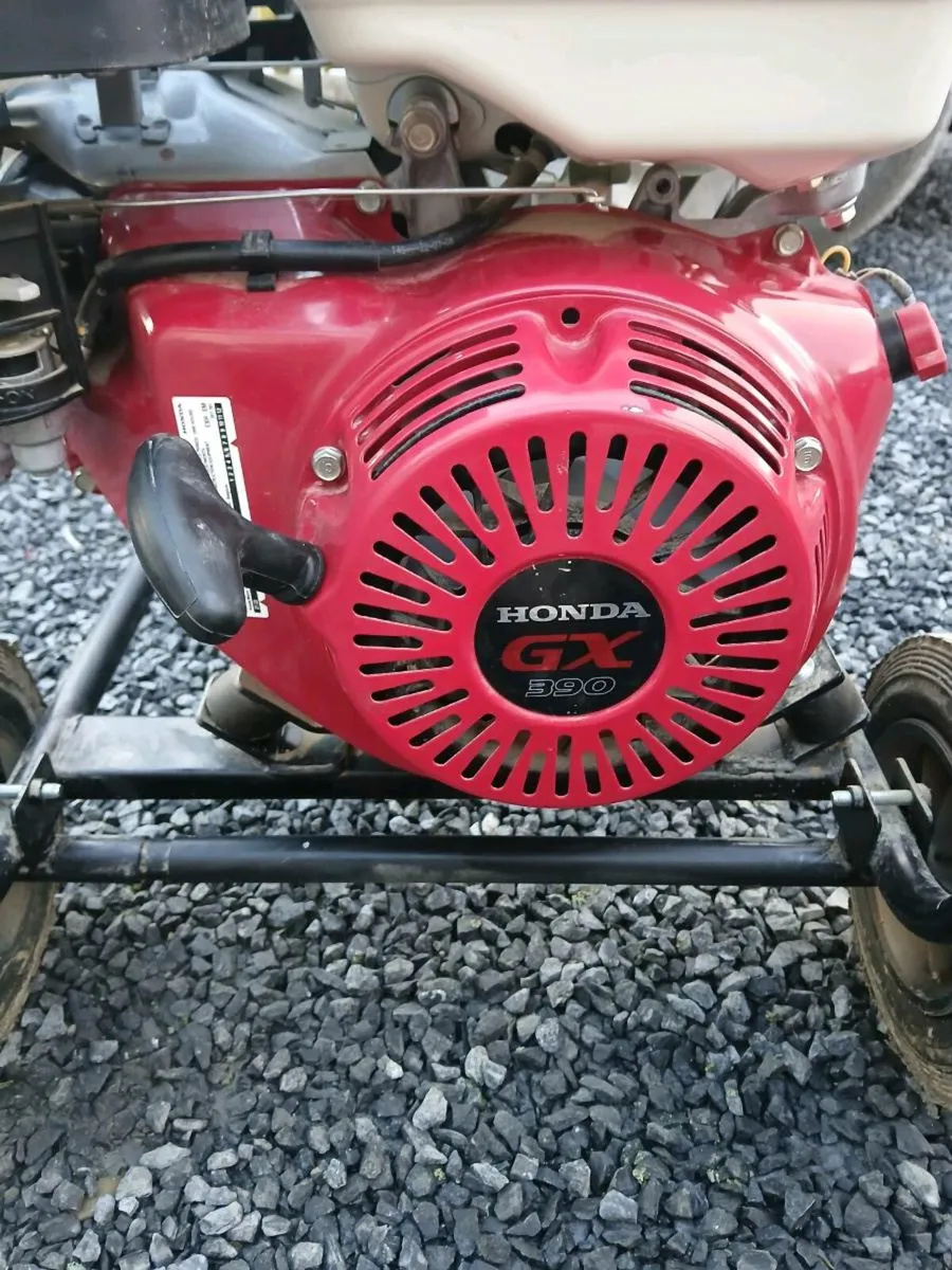 Honda generator - Image 1
