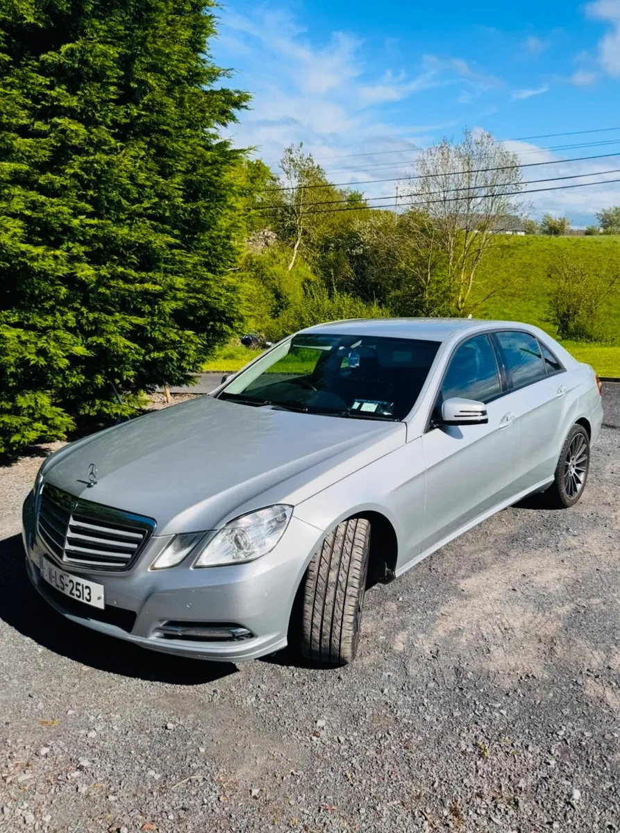 Mercedes-Benz E-Class 2011 - Image 2