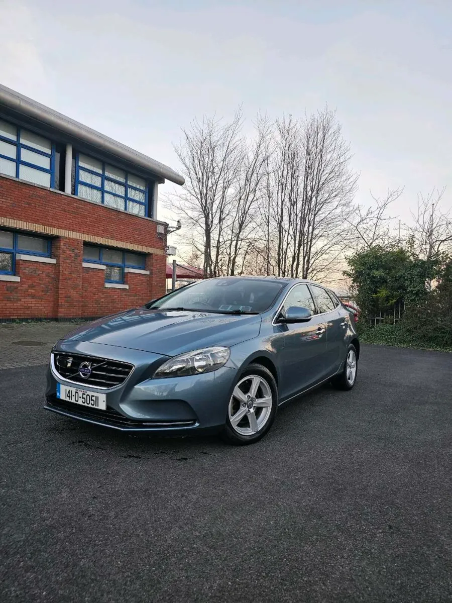 Volvo V40 T4 2014  Automatic - Image 1