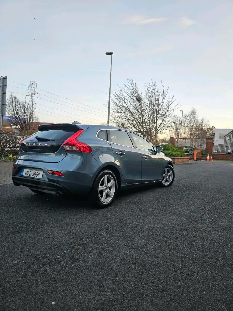 Volvo V40 T4 2014  Automatic - Image 2