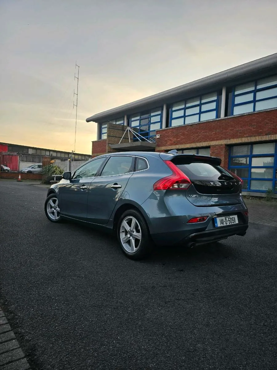 Volvo V40 T4 2014  Automatic - Image 3