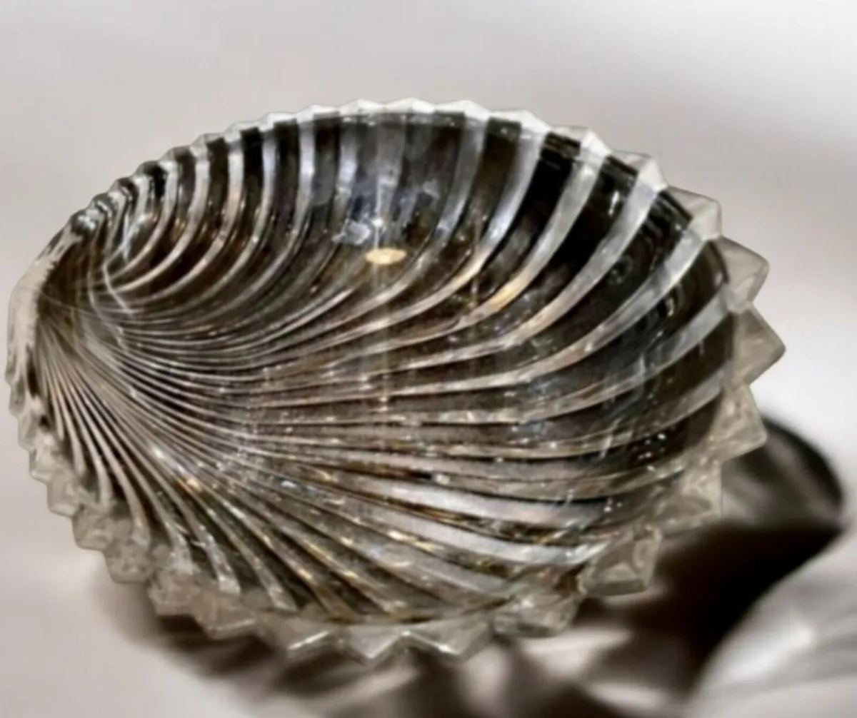 Villeroy and Boch scallop crystal centerpiece - Image 1