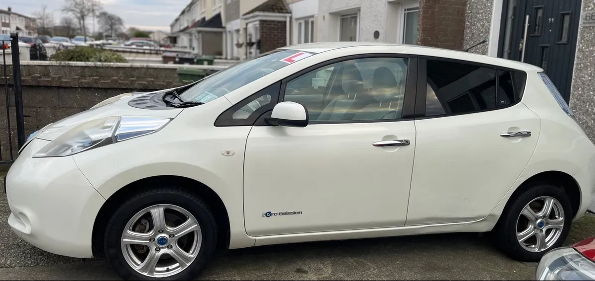 Nissan Leaf 2011 - Image 2