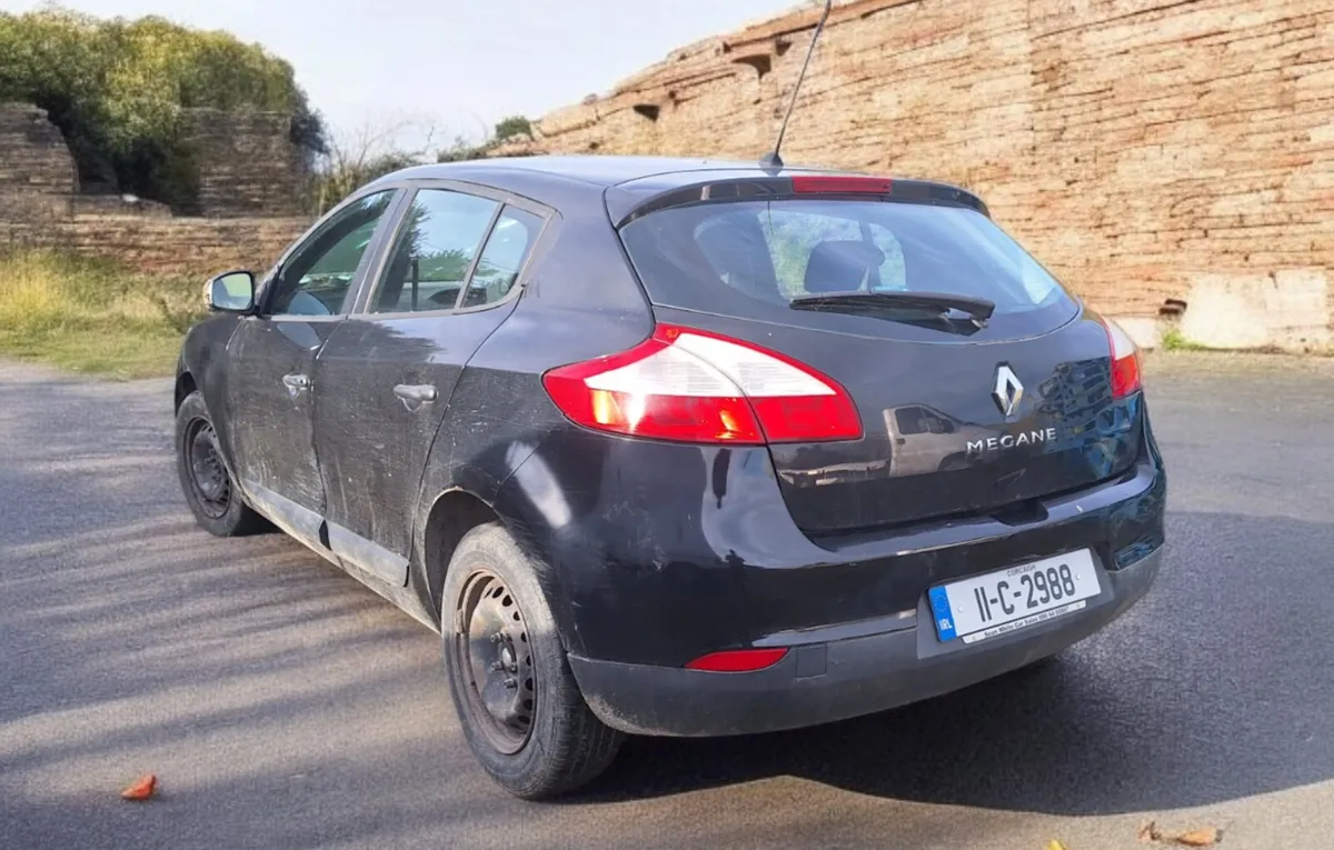 2011 MEGANE FOR PARTS or Repair. TRAILER AWAY - Image 1