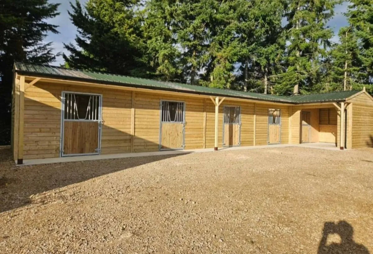 TOP QUALITY STABLES AND SHELTERS - Image 2