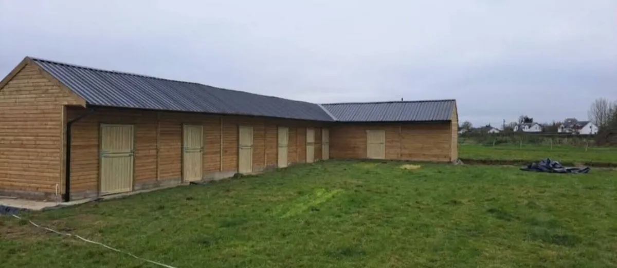 TOP QUALITY STABLES AND SHELTERS - Image 3