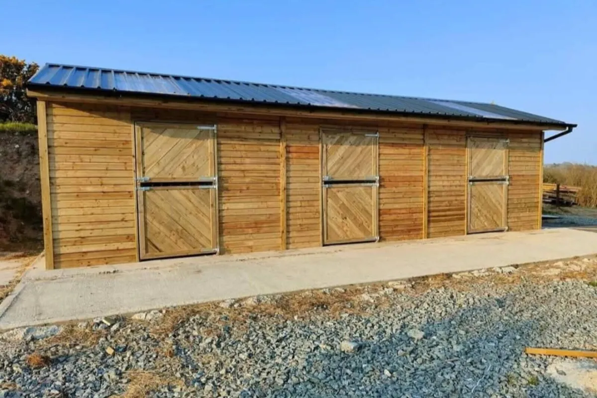 TOP QUALITY STABLES AND SHELTERS - Image 4