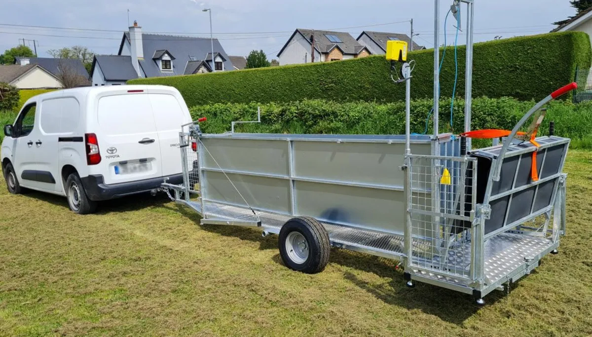 Sheep trailer, feeding barier. - Image 4