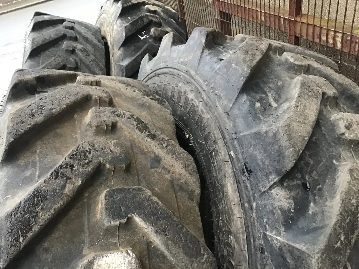 TELEHANDLER SHOVEL TYRES15.5/80X24(400/80x24)20PLY - Image 3