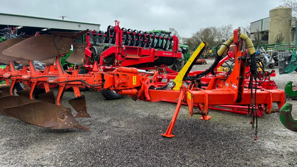 Kuhn 7 Furrow Plough - Image 1