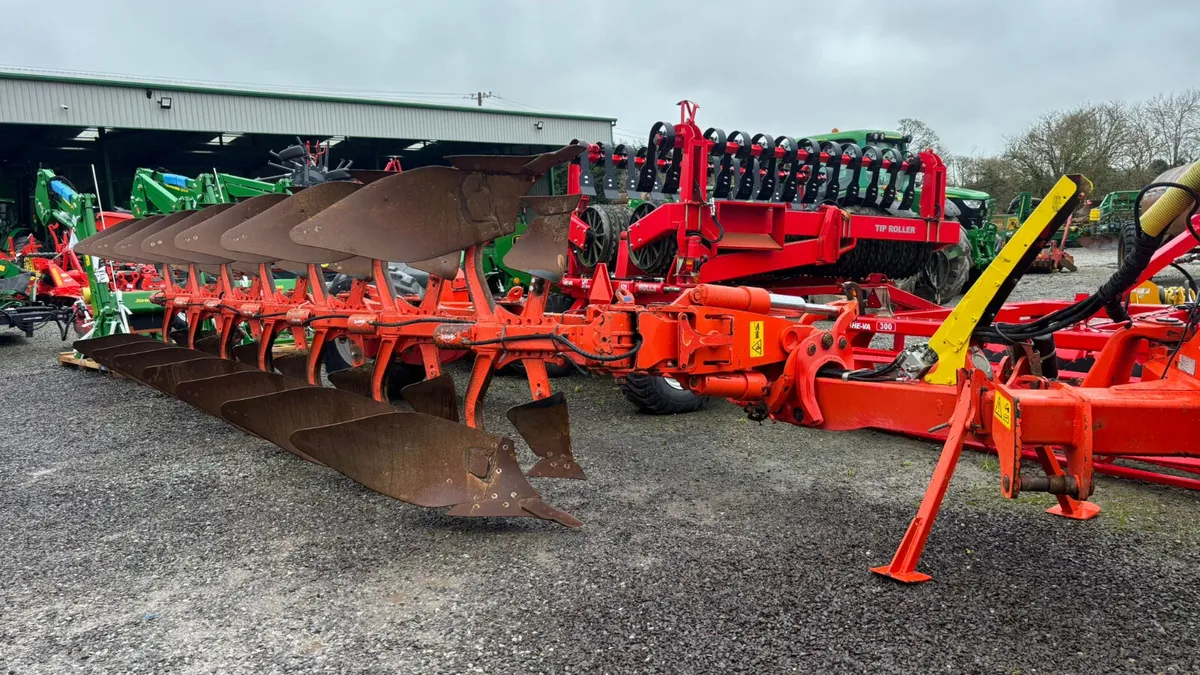 Kuhn 7 Furrow Plough - Image 2