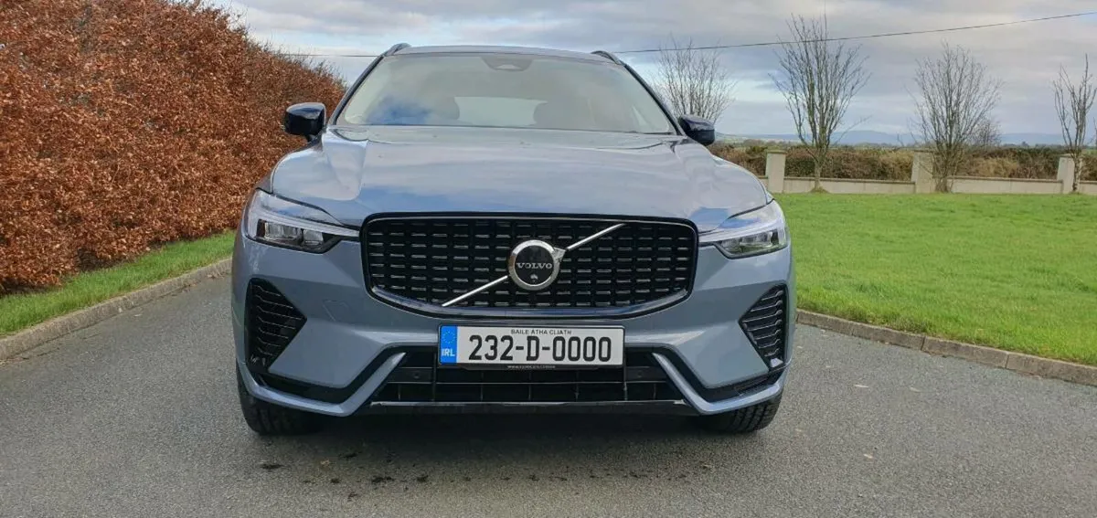 Volvo XC60 2023 T6 PHEV PLUS DARK AWD - Image 4