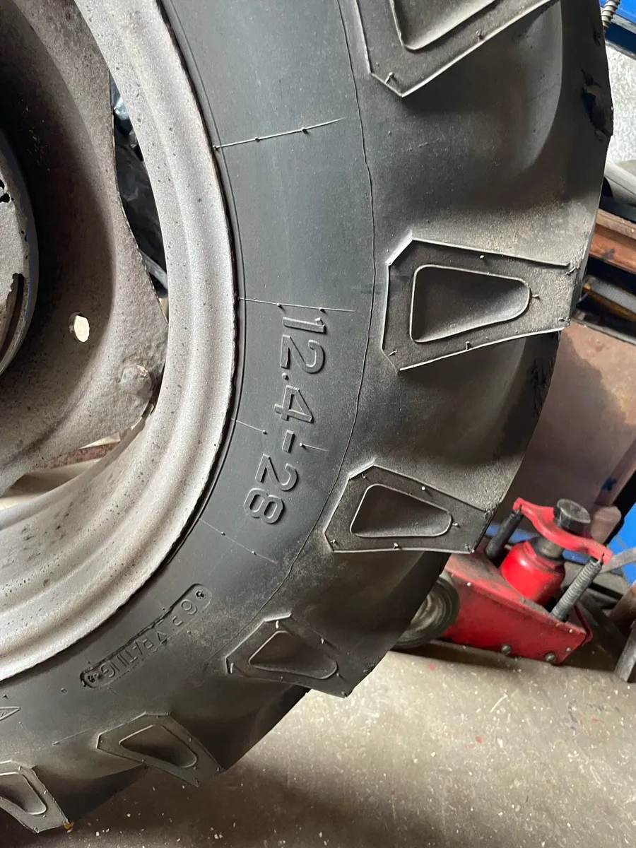 Tractor tyres 12.4x28 - Image 1