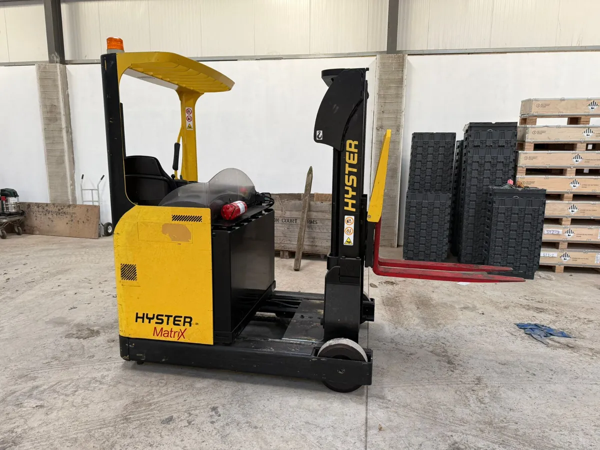Hyster Matrix Electric Forklift Aisle Truck - Image 4