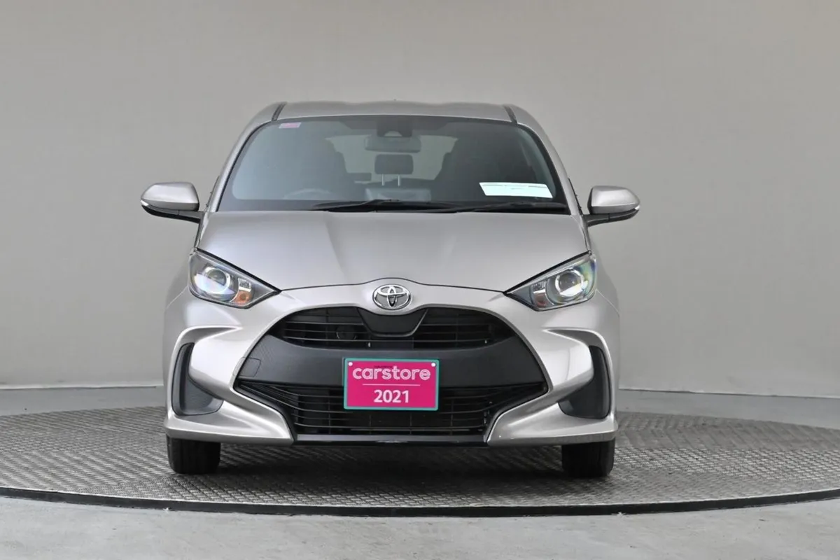 Toyota Yaris 1.0 Auto Petrol  reverse Cam privacy - Image 2