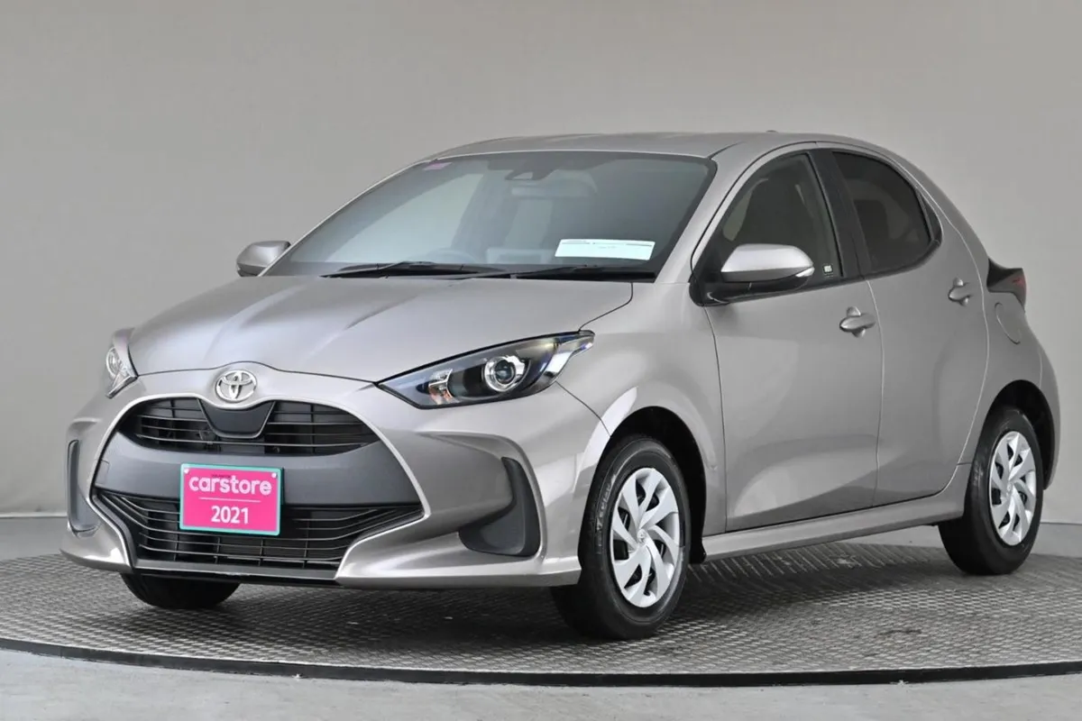 Toyota Yaris 1.0 Auto Petrol  reverse Cam privacy - Image 3