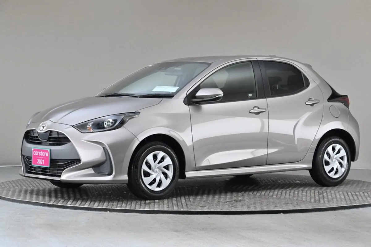Toyota Yaris 1.0 Auto Petrol  reverse Cam privacy - Image 4