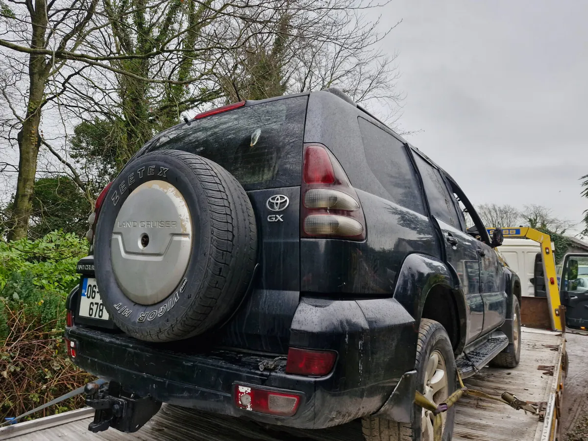 Toyota landcruiser 03 to 10 breaking for parts - Image 4