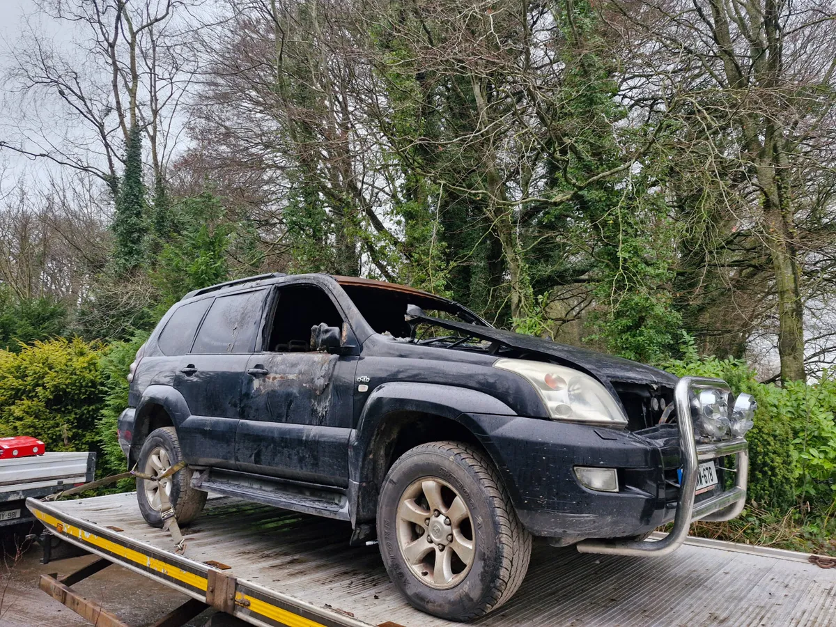 Toyota landcruiser 03 to 10 breaking for parts - Image 1