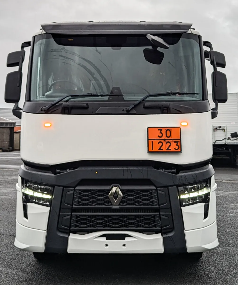 Renault T 380 6x2 Rear lift & steer Rigid Tanker - Image 2