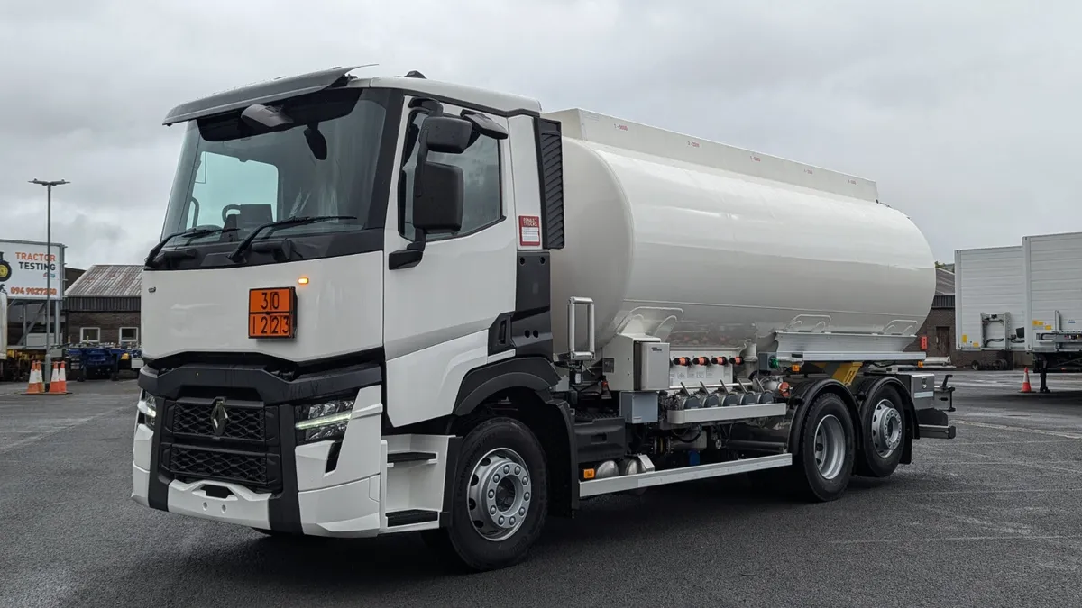 Renault T 380 6x2 Rear lift & steer Rigid Tanker - Image 1