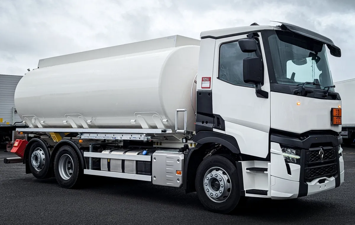Renault T 380 6x2 Rear lift & steer Rigid Tanker - Image 1