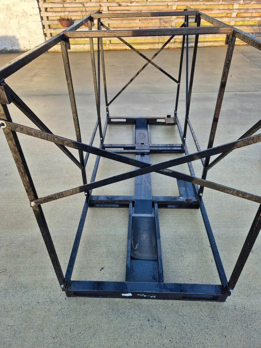 Motorcycle transport cage - Image 2