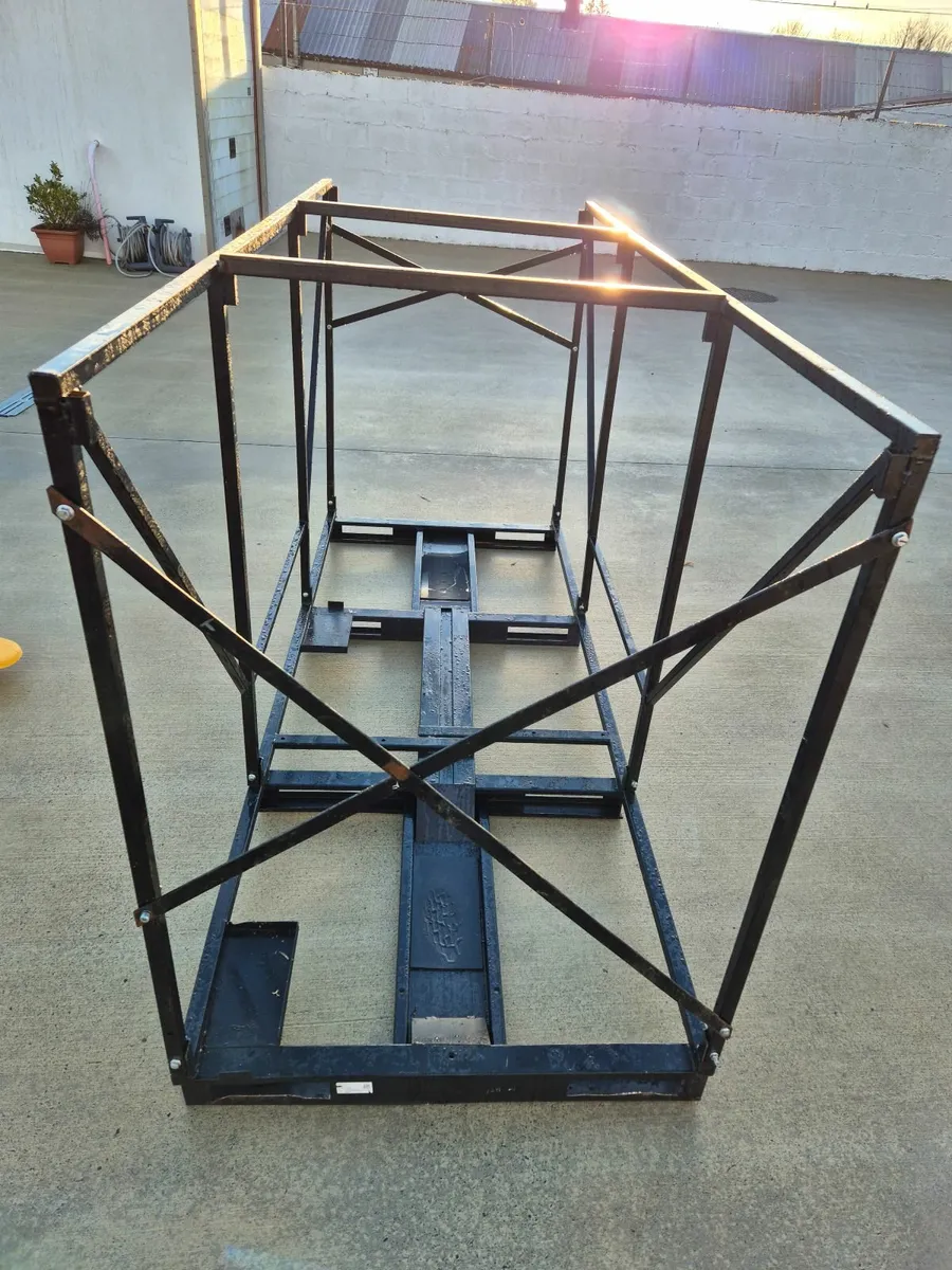 Motorcycle transport cage - Image 3