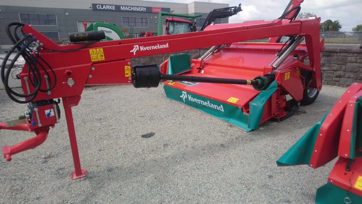 New Kverneland 4332LT 10ft 6 Conditioner Mowers - Image 1