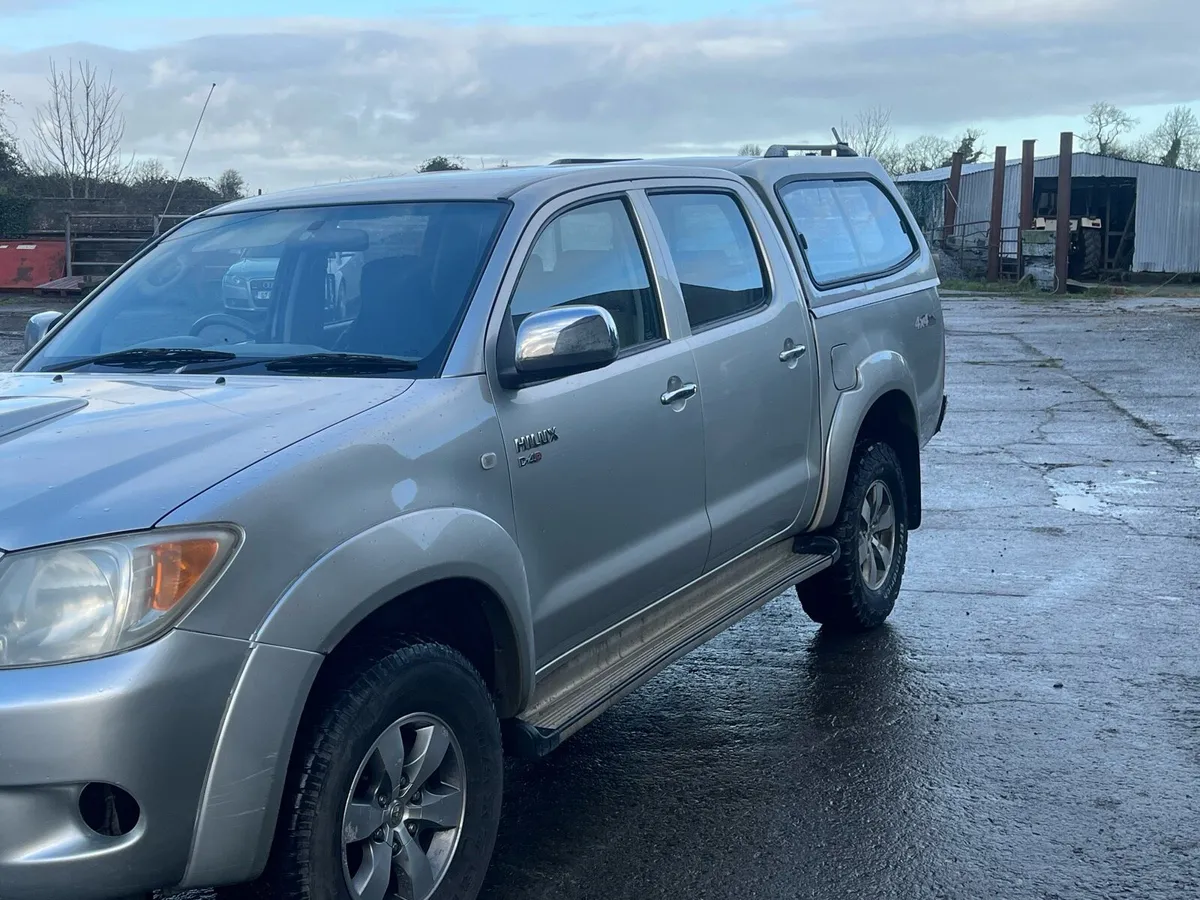 Toyota hilux Vigo. - Image 1