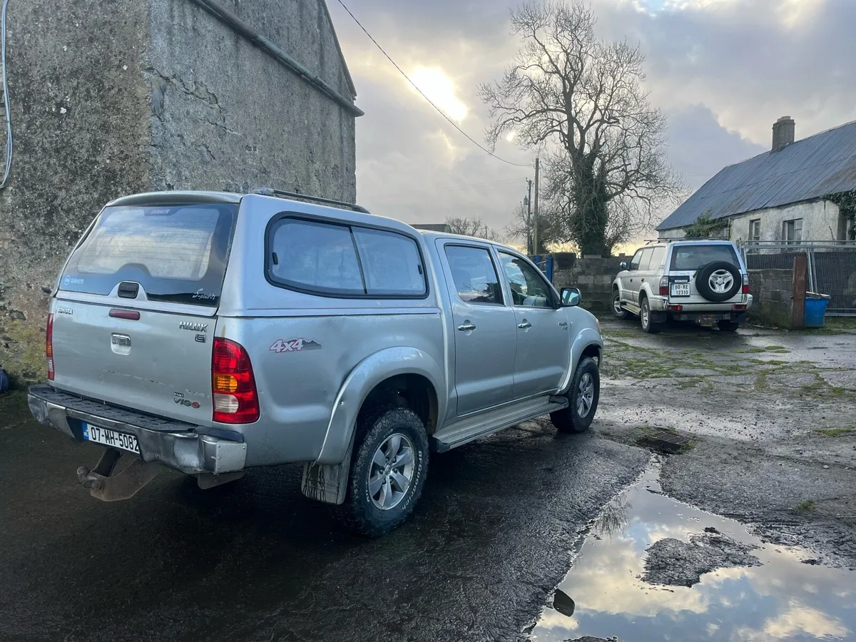 Toyota hilux Vigo. - Image 4