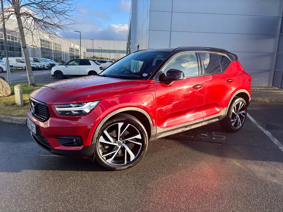 2021 Volvo XC40 ~ R Design ~ PHEV Hybrid - Image 4