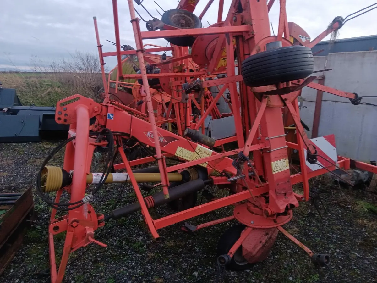 Kuhn GF7802 Tedder - Image 3