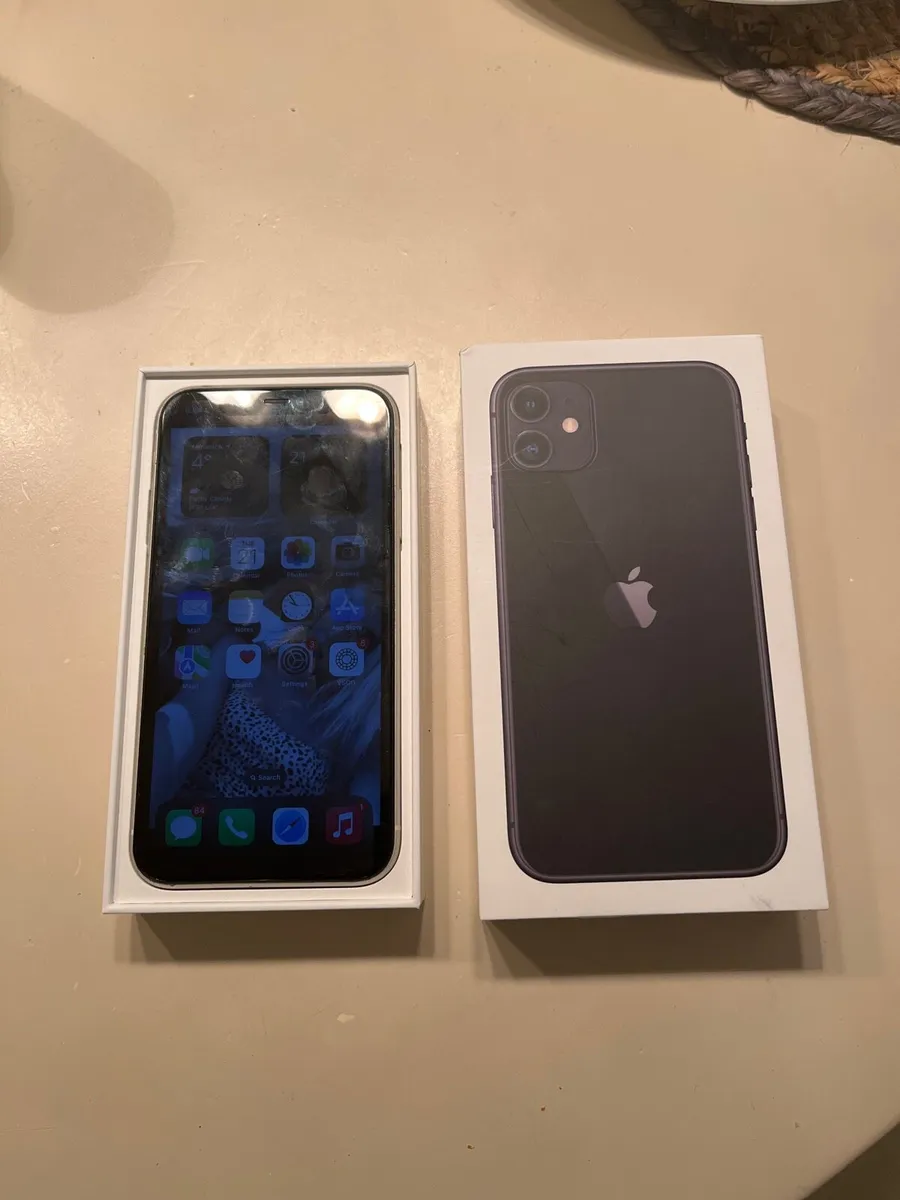 iPhone 11   64gb - Image 1
